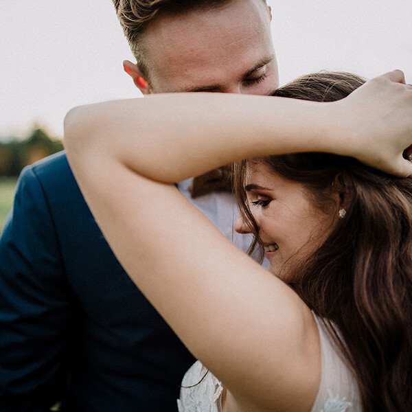Wedding_photographer_photosession_bride_and_groom_happy_in_love