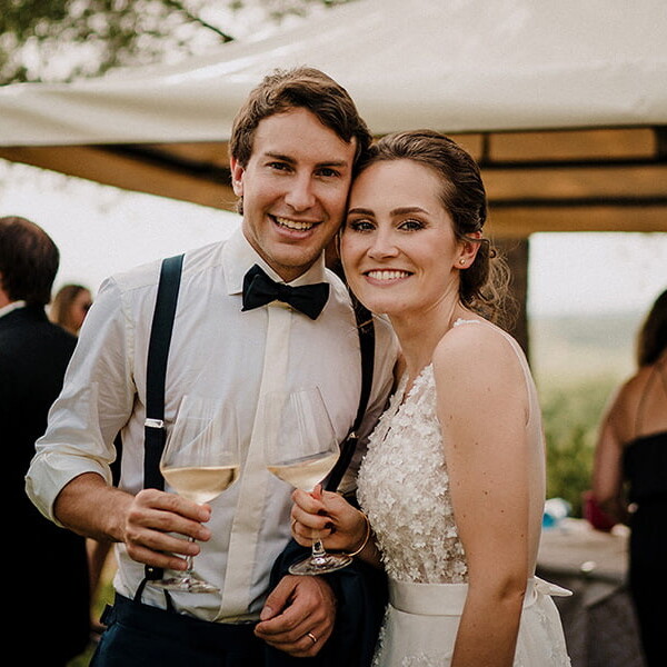 Wedding_photographer_reception_party_married_couple_happy_wine